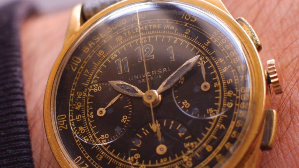 wristshot of the vintage 1930s Universal Geneve Compax chronograph with Base-3000 tachymeter